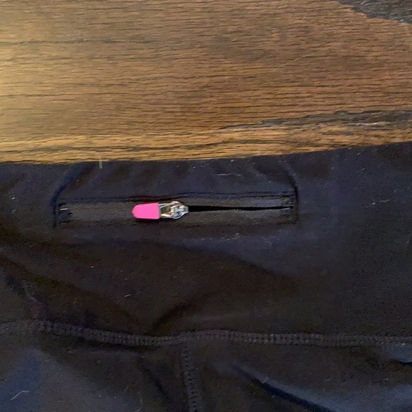 Mondetta Black Capri Leggings XS laser cut EUC - Picture 9 of 9